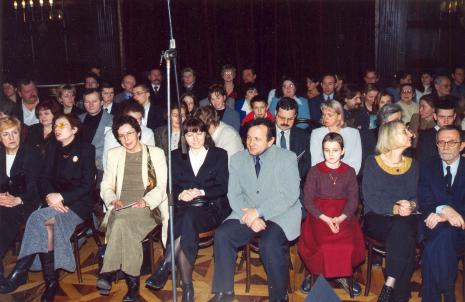 Publiczność przed koncertem w sali balowej